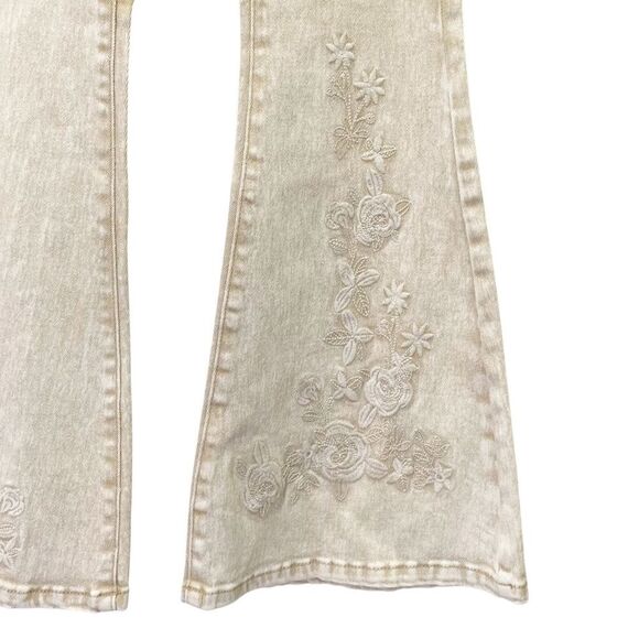 NWT Chelsea & Violet Flare Jeans Size 26 Embroidered Floral Beige Boho High Rise - Picture 4 of 14